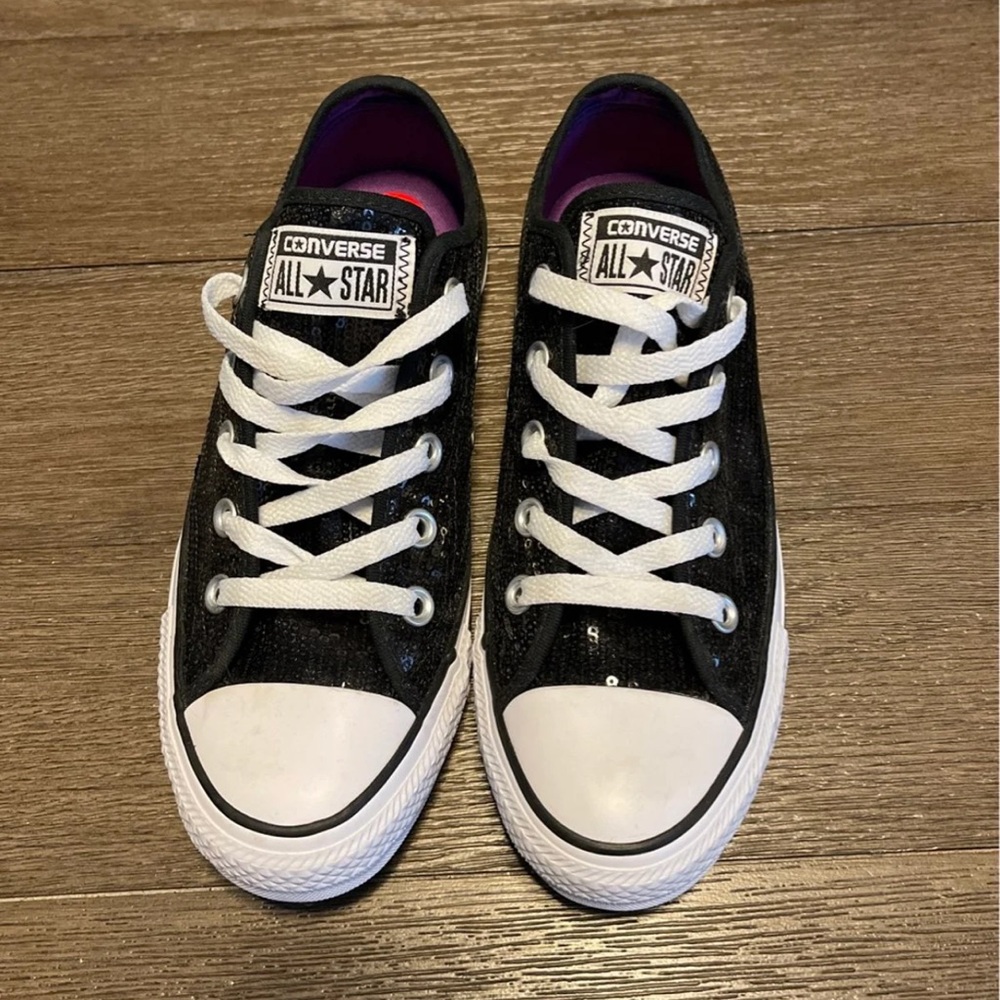 Brand new womans size 6 Converse